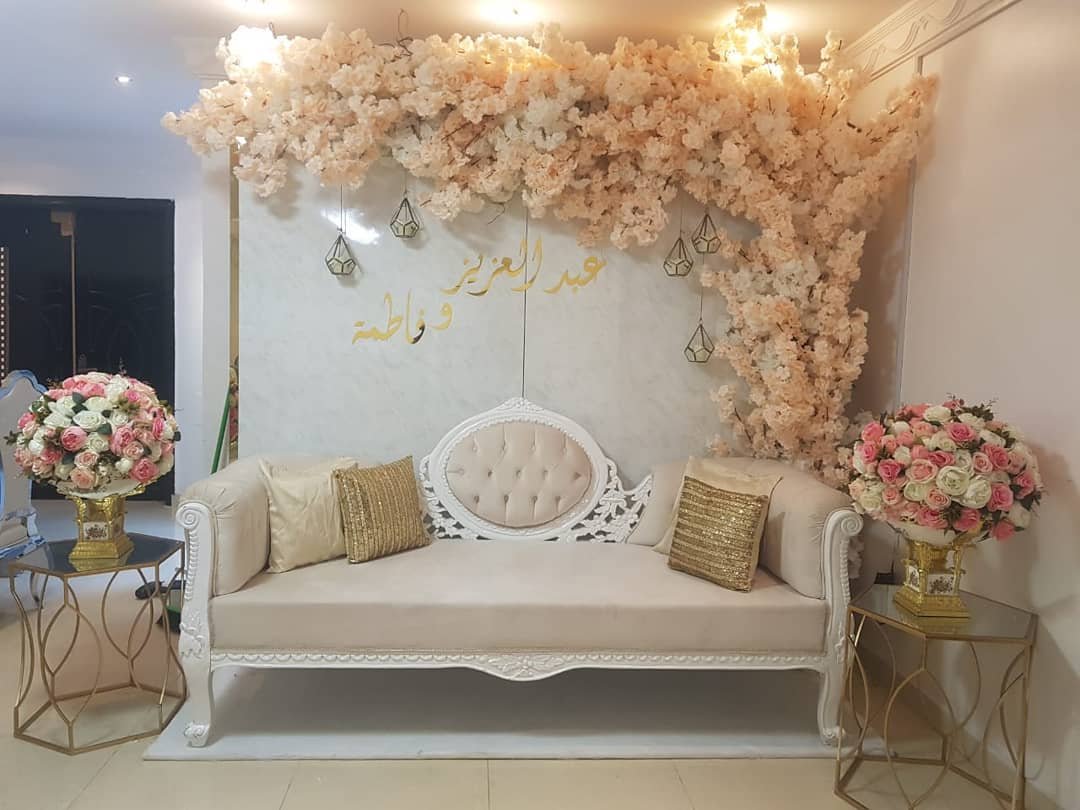       ديليزيا العين -    كوشات  اعراس فخمة   | أفكار كوشات  اعراس فخمة | تصاميم كوشات |   ديكور  كوشات  ورد طبيعي 


                        كوشة اعراس بلون أبيض مع زهور وزخارف ذهبية 
                        